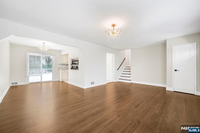 Building Photo - 111 Charles St