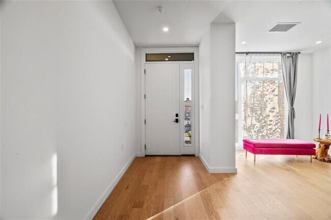 Foto del edificio - 112 Burrows St