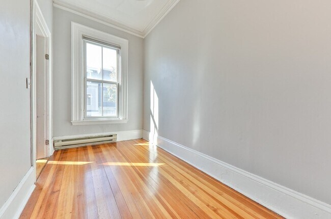 Foto del edificio - 439 W 4th St