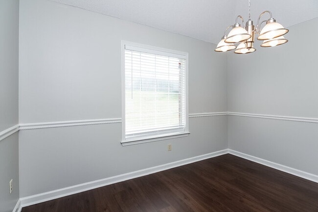 Building Photo - 9785 Kingsridge Dr