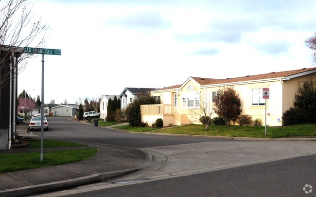 Building Photo - Prairie Village