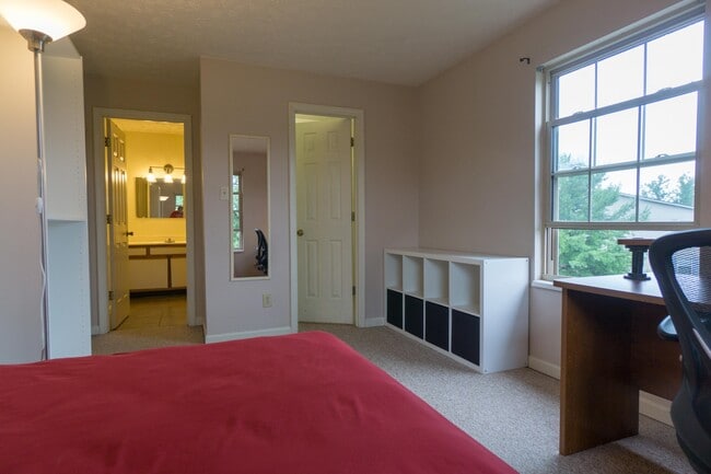 Foto del edificio - 3200 John Hinkle Pl