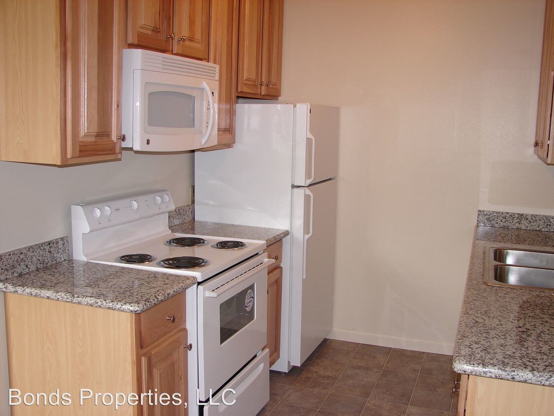 Primary Photo - 6522 Moeser Ln