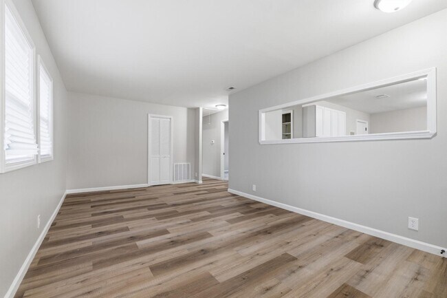 Foto del edificio - 1654 E Bradbury Ave