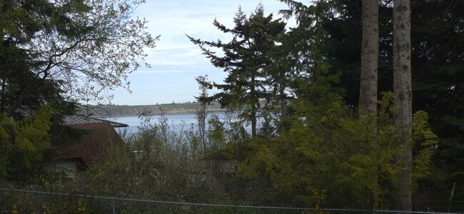 Building Photo - Diamond Point Gem