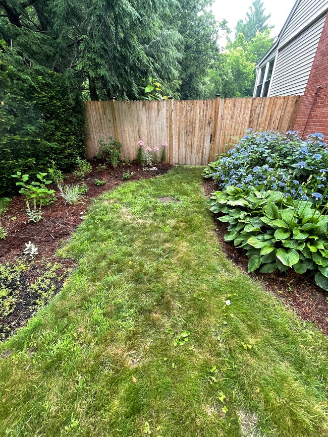 patio lateral - 7 Yandow Dr