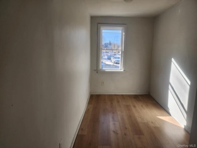 Foto del edificio - 116 E Main St