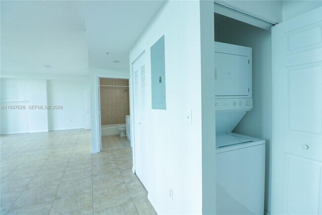 Foto del edificio - 275 NE 18th St