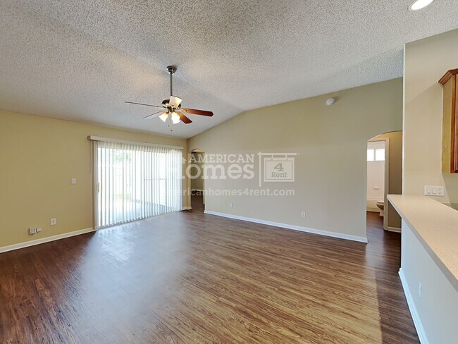 Foto del edificio - 9239 Sharnbrook Lane