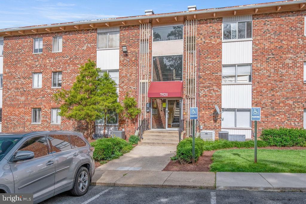 Foto principal - 7521 Riverdale Rd