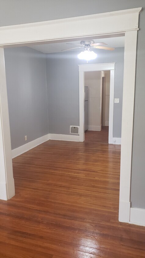 Primary Photo - 2512 Oakwood Ave