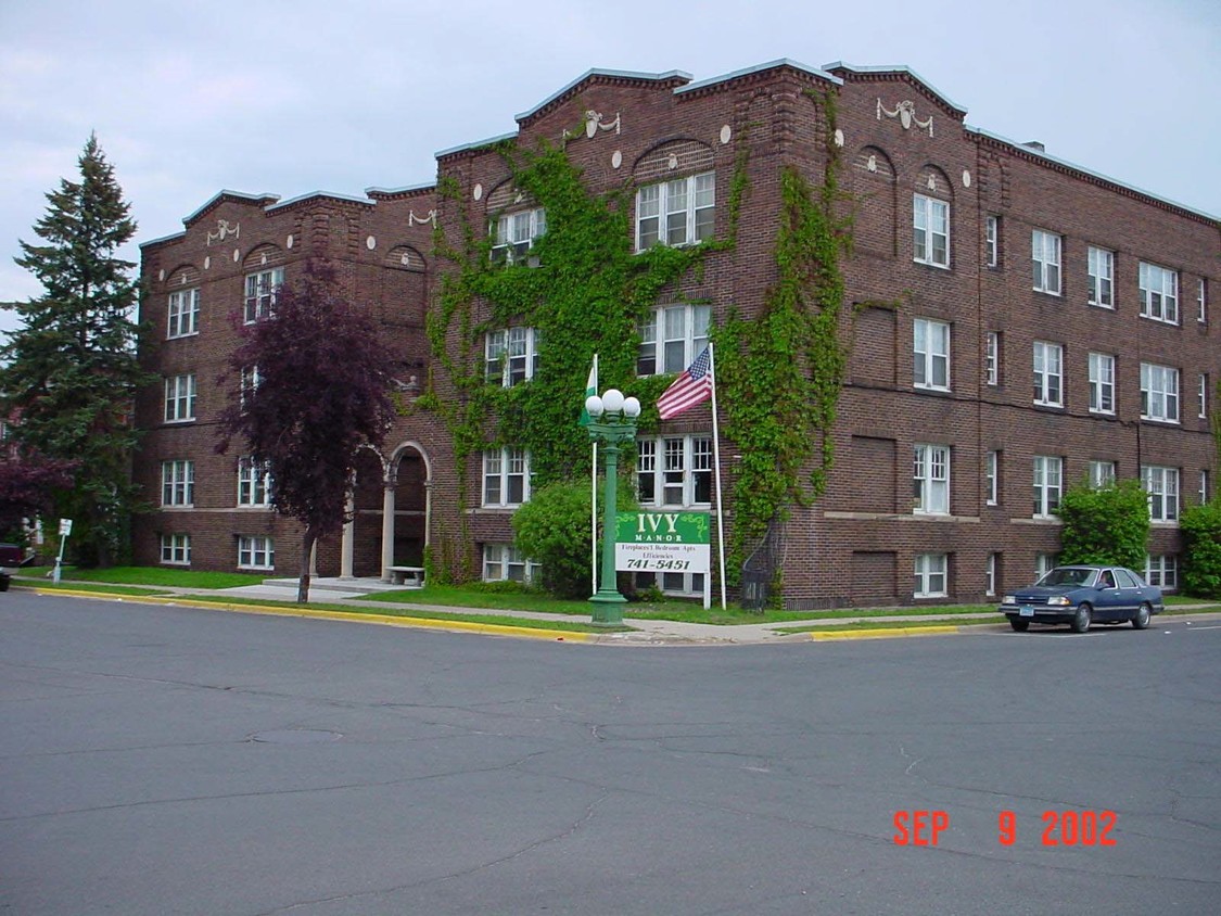 Primary Photo - Ivy Manor Apartments