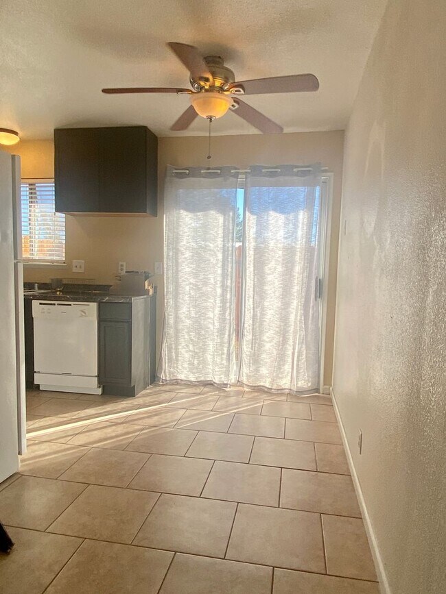 Building Photo - 241 S Richmond Rd