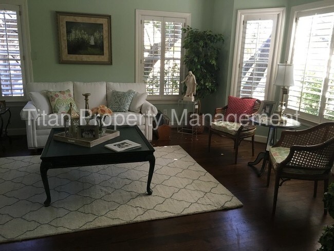 Foto del edificio - 7272 Silver Tree Pl