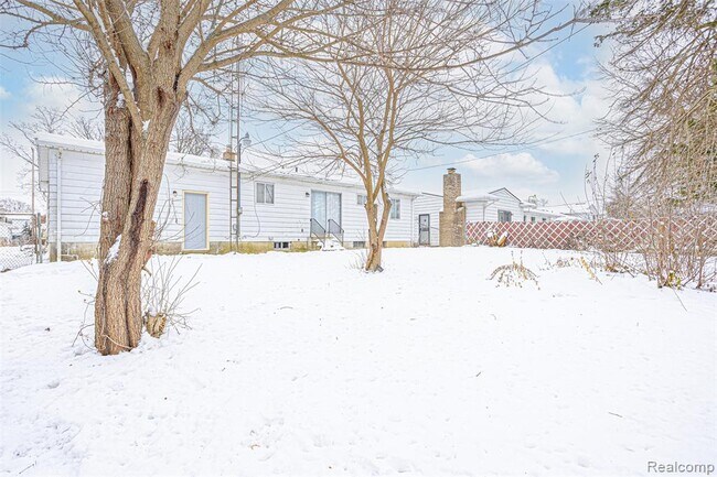 Foto del edificio - 6627 Orange Ln