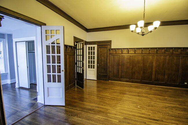 Building Photo - 320 N 40th St