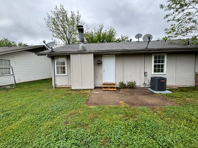 Foto del edificio - 2 bedroom 2 full bath 1 car garage availab...