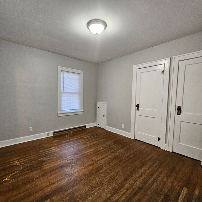 Foto del edificio - 1223 E 10th St