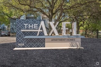 Building Photo - The Axel
