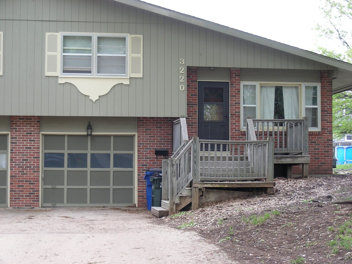 Primary Photo - 3220 Cardinal Dr