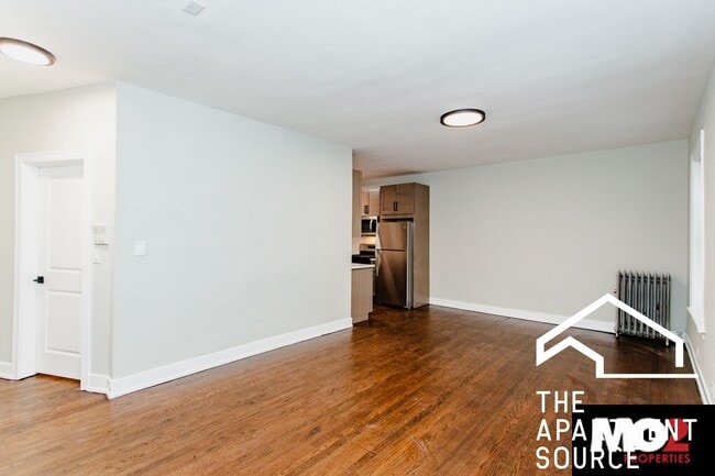 Building Photo - 2148 W Berteau Ave