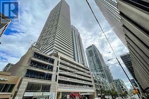 Building Photo - 2221-2221 Yonge St