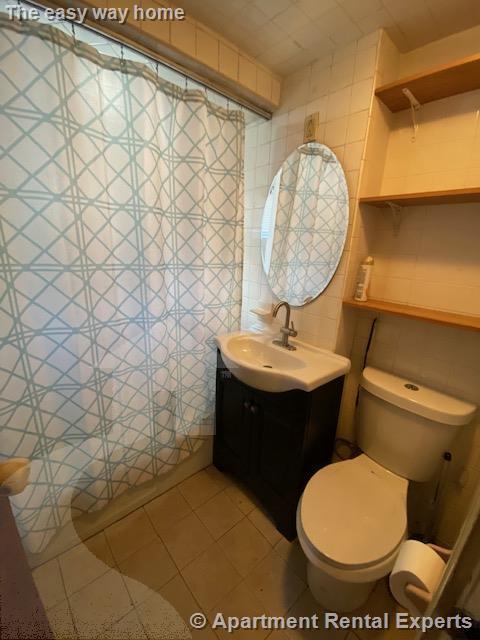 Building Photo - Davis Sq 2BR with PARKING *** Yard, Porch,...