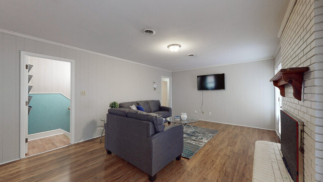 Building Photo - 4801 Easthaven Dr