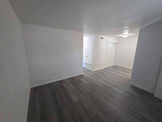 Foto del edificio - **Newly Renovated 2-Bed Duplex with Privat...