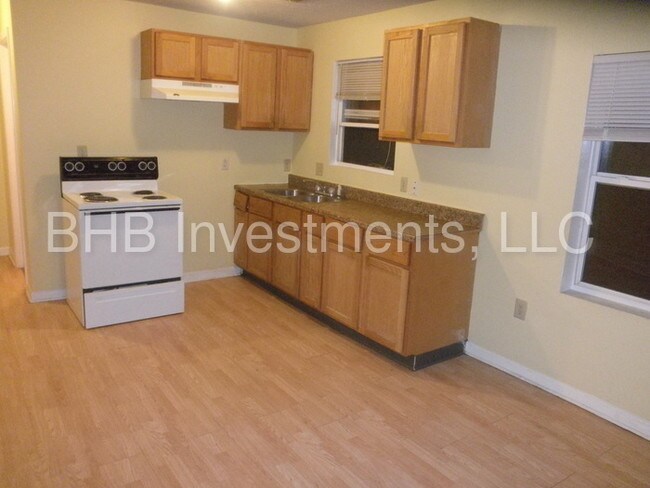 Foto del edificio - 3014 W 10th St