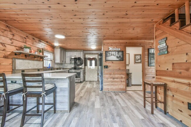 Foto del edificio - 230 Silver Maple Ln