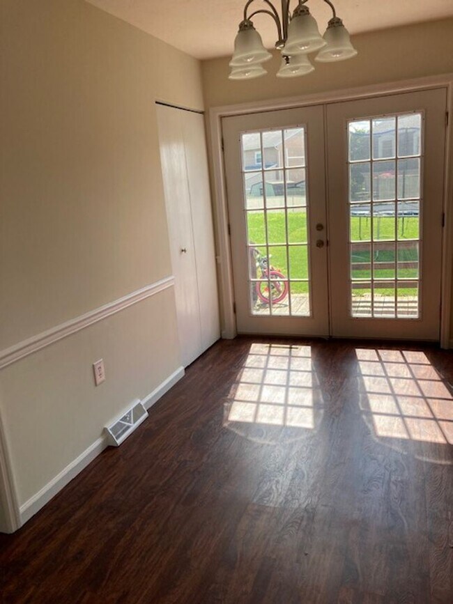 Foto del edificio - 3 br, 1.5 bath House - 133 MILLVIEW COURT