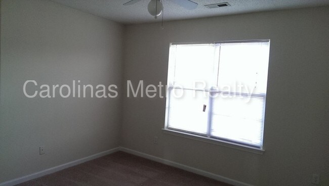 Building Photo - 13511 Willow Falls Rd