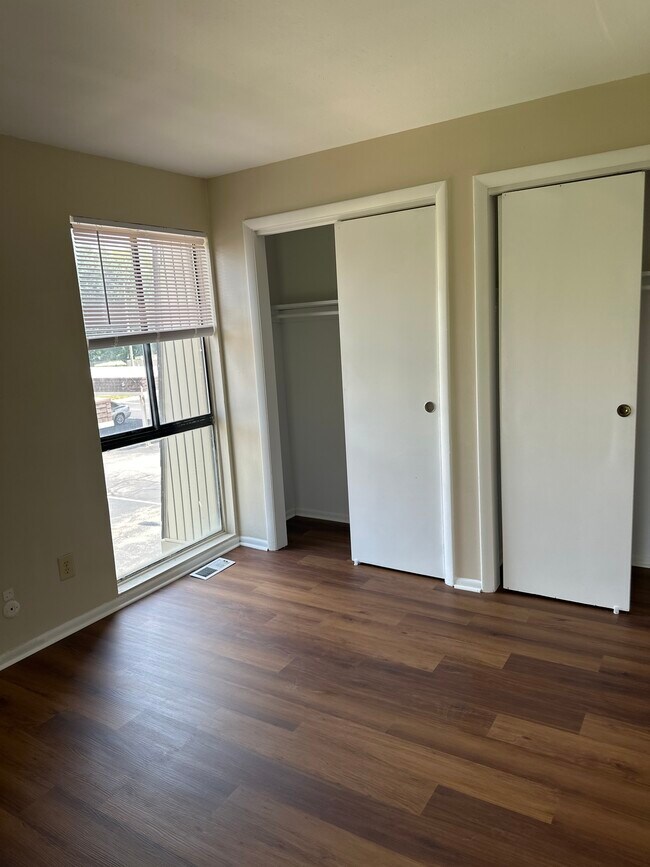 Building Photo - 7380 Country Brook Dr