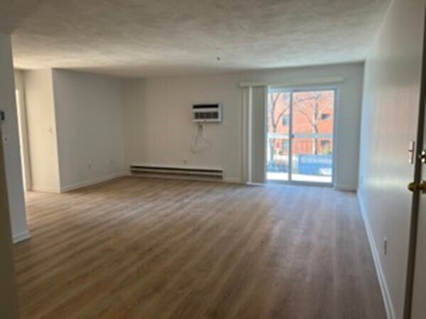 Building Photo - 270 Quarry St