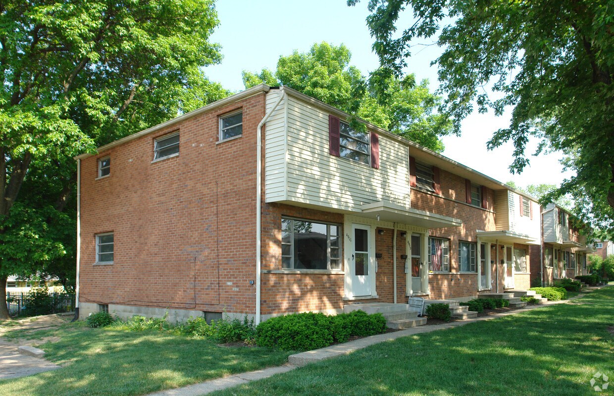 Foto del edificio - 4911-4917 Fairway Ct