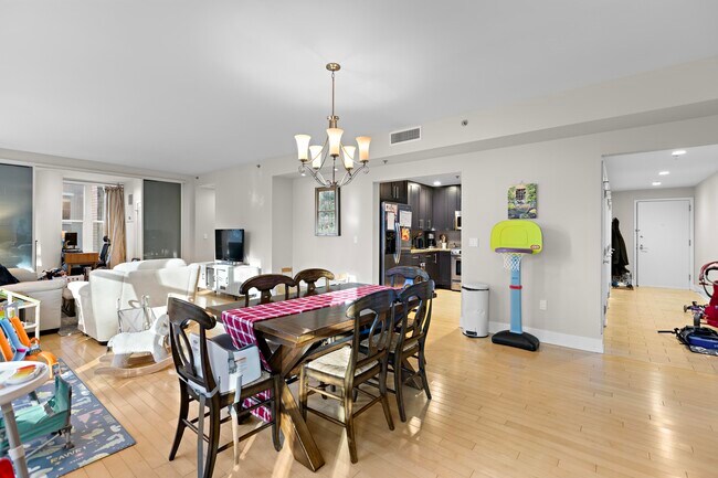 Foto del edificio - 1125 Maxwell Ln