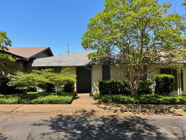 Building Photo - 1505 W Fairmont St