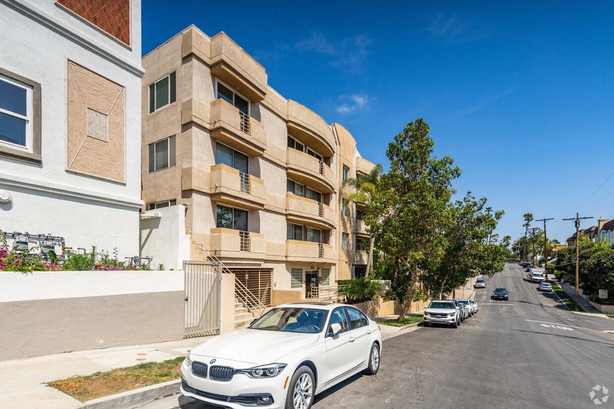 Primaria - 11535 Rochester Ave