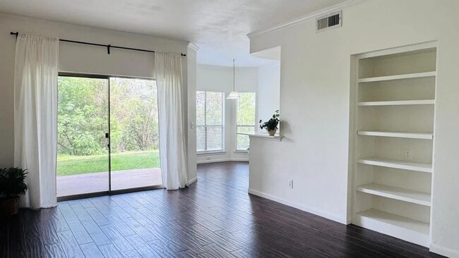 Building Photo - 6000 Shepherd Mountain Cove