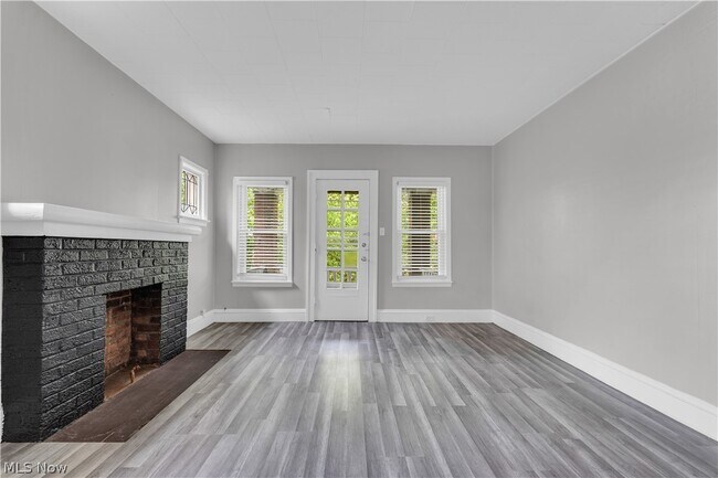 Building Photo - 2133 W 98th St