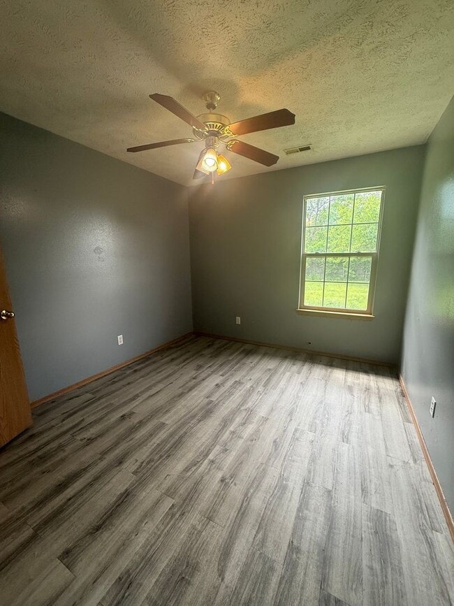 Building Photo - Charming 2 bedroom 2 bath duplex AVAILABLE NOW!