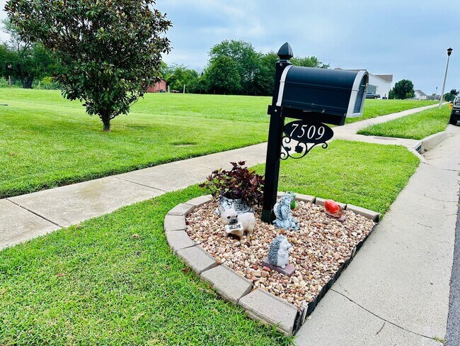 Building Photo - {7509} Suttle Downs Three Bedroom + Two Ca...