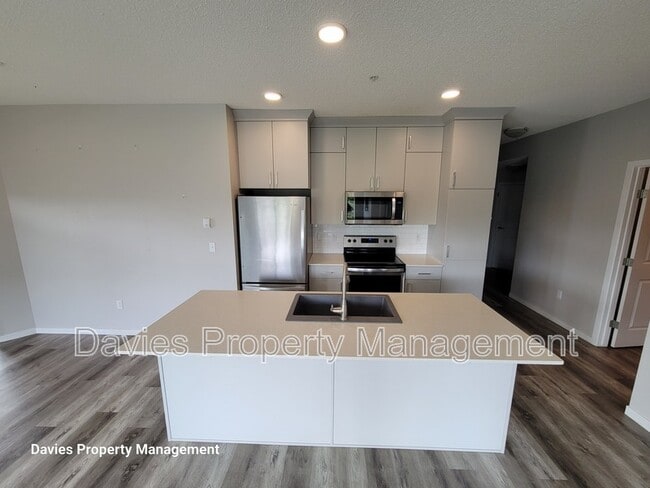 Photo du bâtiment - 1818 Rutherford Rd SW