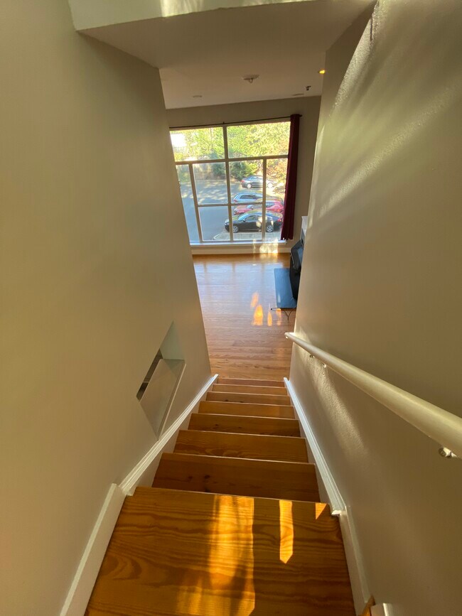 Building Photo - 2084 Atherton Heights Ln