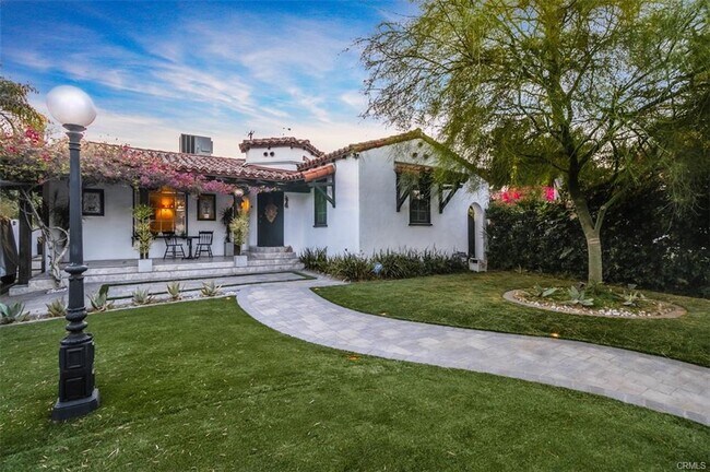 Foto del edificio - 4245 Riverton Ave