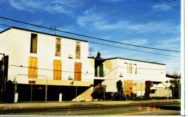 Foto del edificio - 5225 Cahuenga Blvd