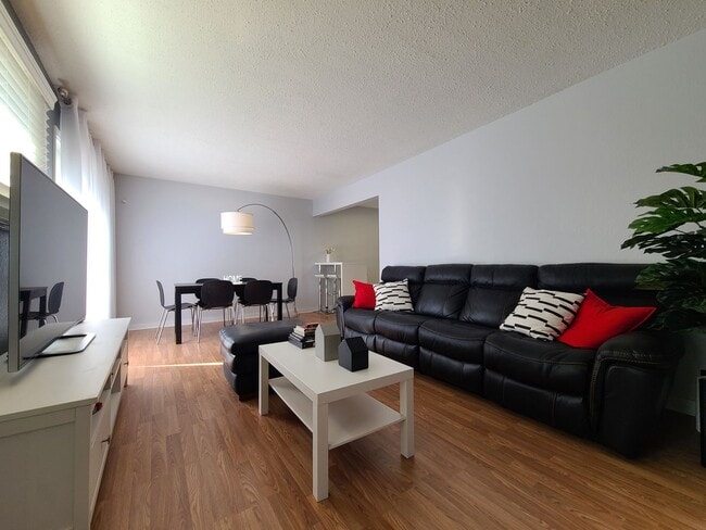 Building Photo - Furnished 2-Bedroom Condo in St. Joseph