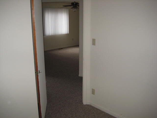 Foto del edificio - 1043 Round Lake Rd