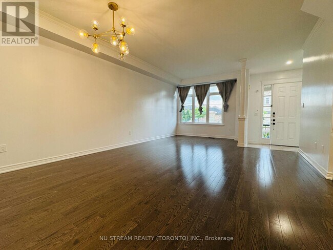 Building Photo - 194 Paradelle Dr